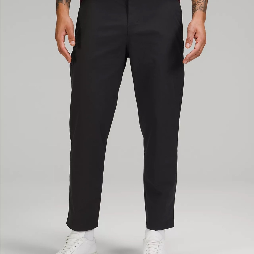 NEVER WORN LuluLemon Men Relaxed Tapered Trouser Size 31
